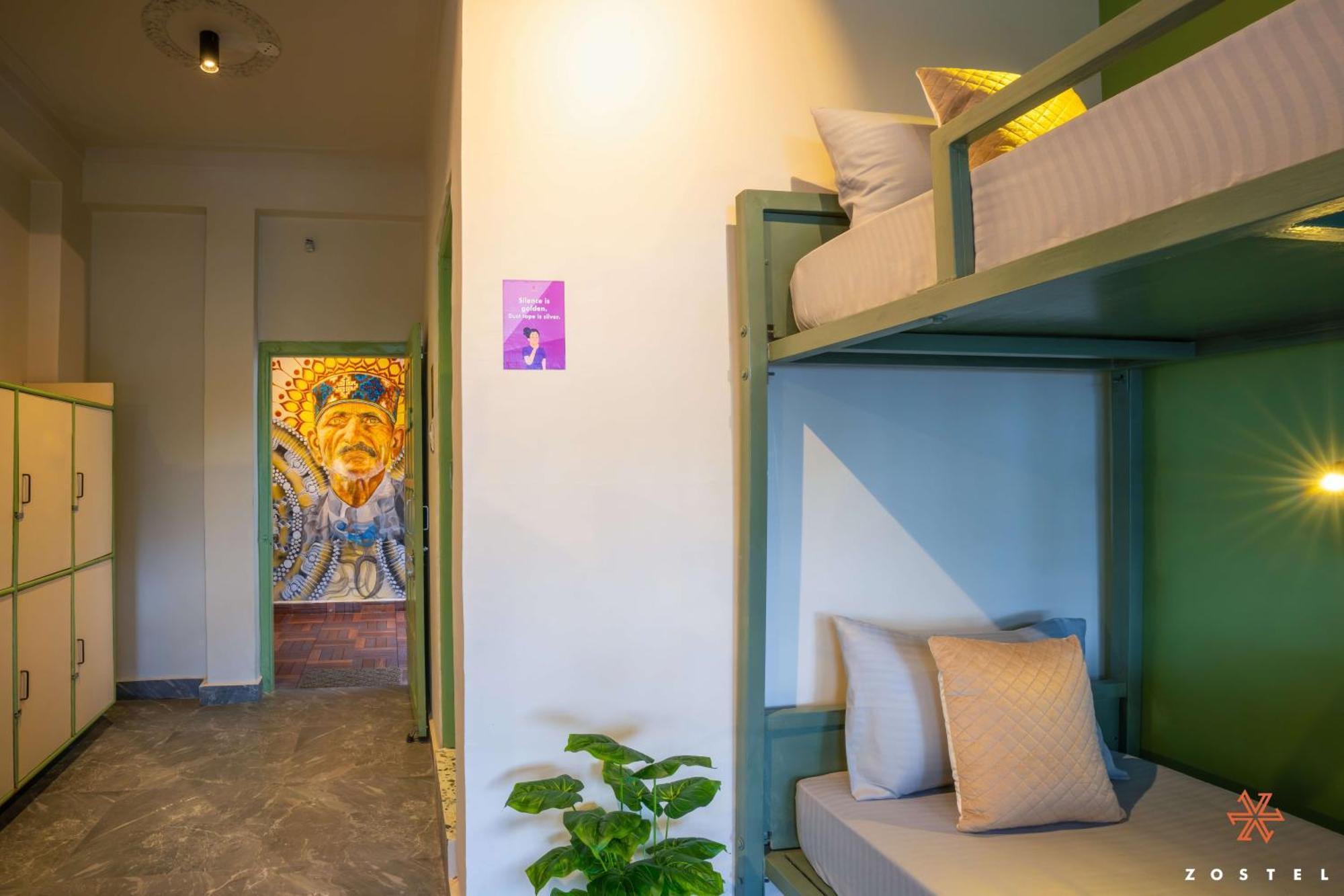 Albergue Zostel Dharamkot McLeod Ganj Exterior foto