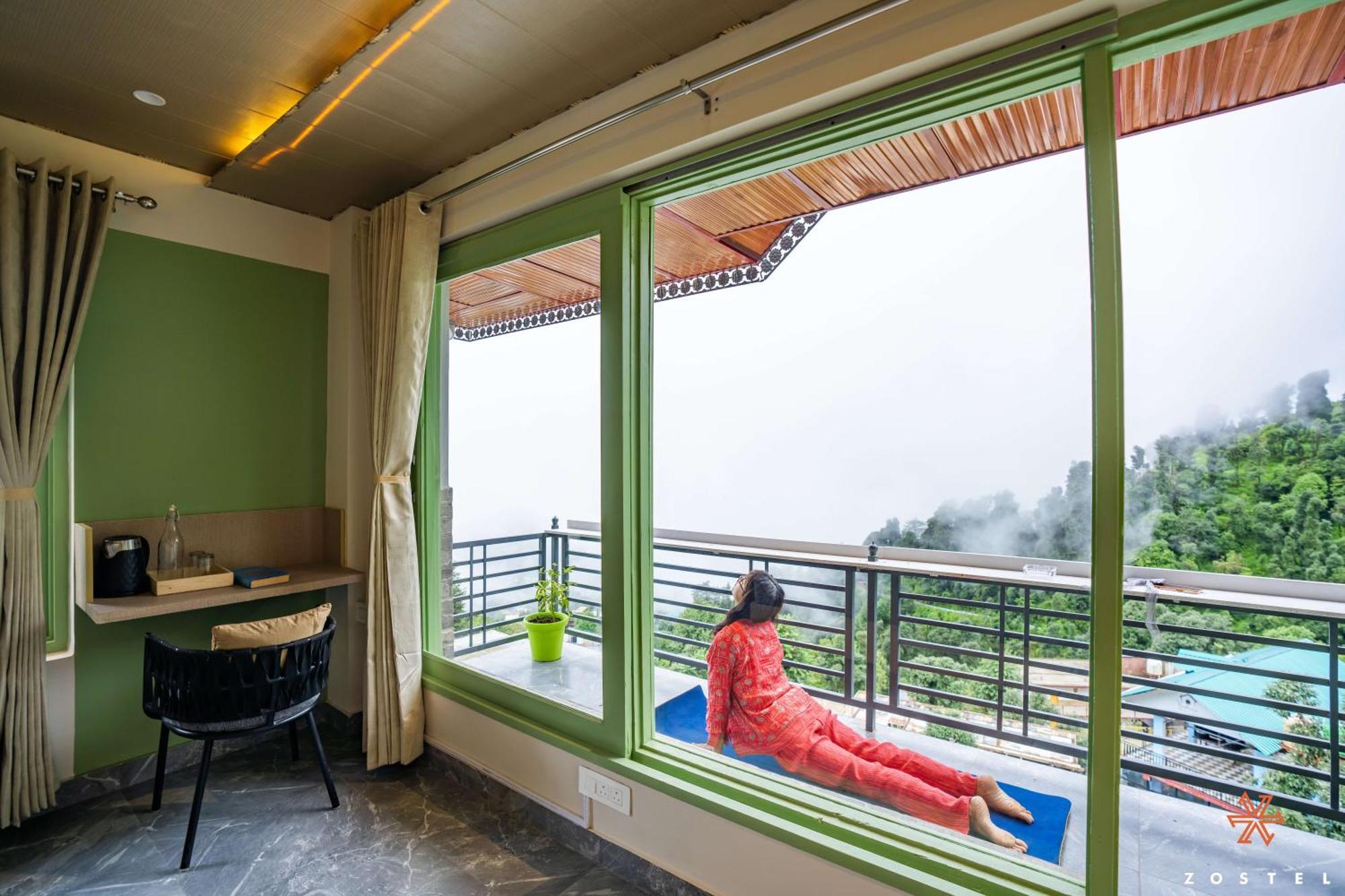 Albergue Zostel Dharamkot McLeod Ganj Exterior foto