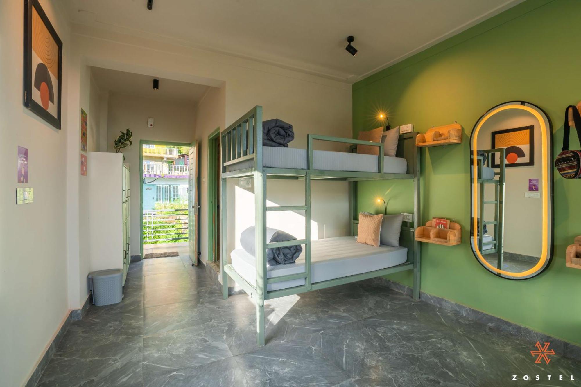 Albergue Zostel Dharamkot McLeod Ganj Exterior foto