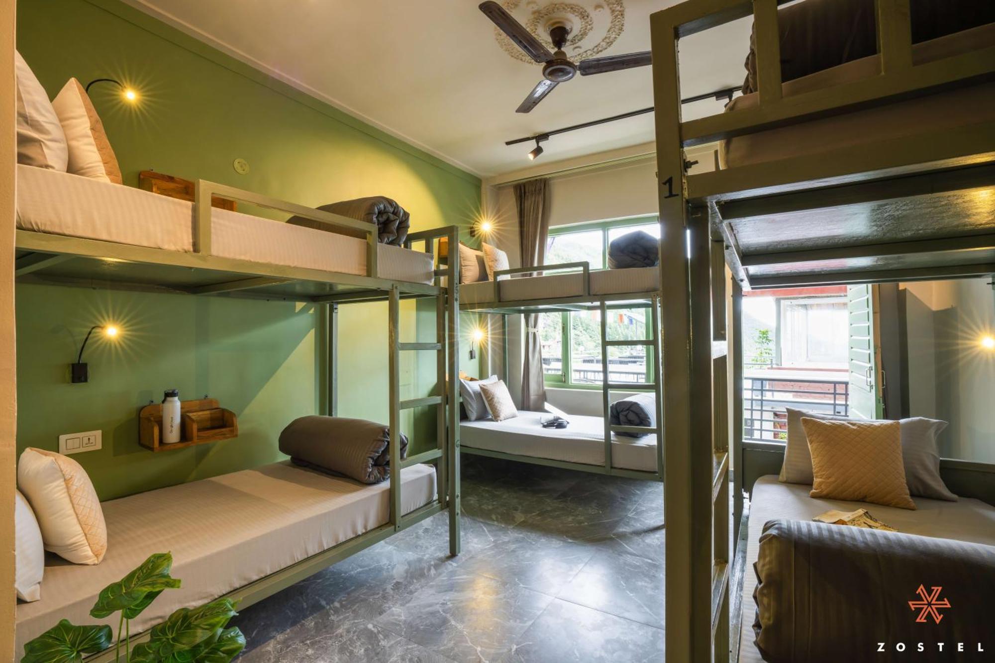 Albergue Zostel Dharamkot McLeod Ganj Exterior foto