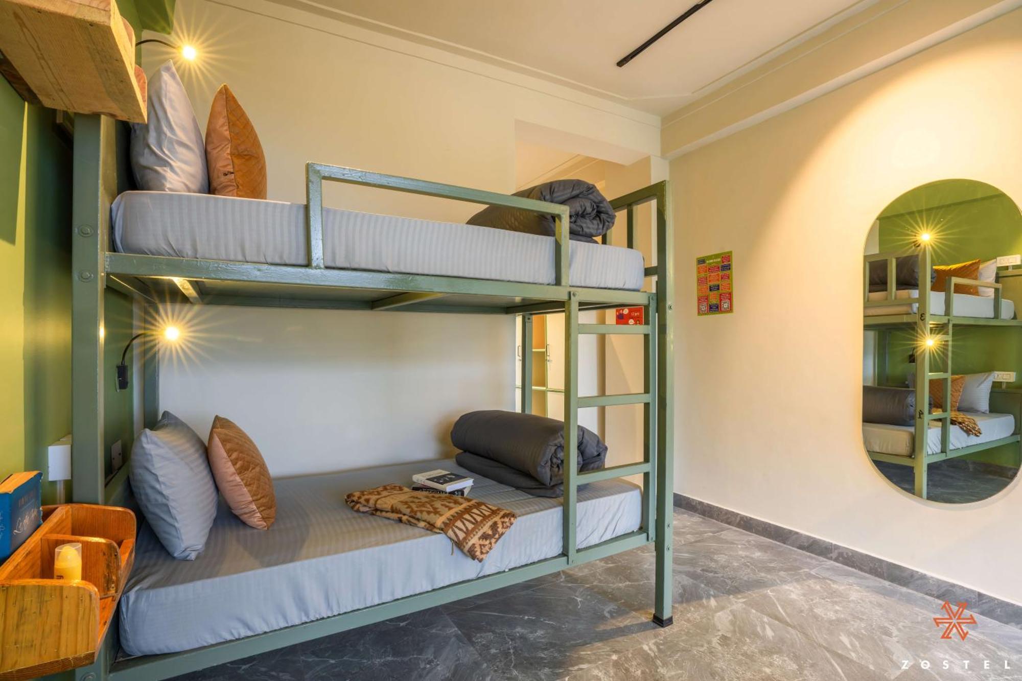 Albergue Zostel Dharamkot McLeod Ganj Exterior foto