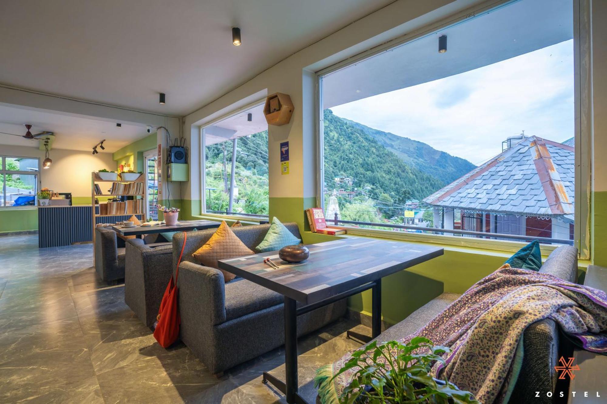Albergue Zostel Dharamkot McLeod Ganj Exterior foto
