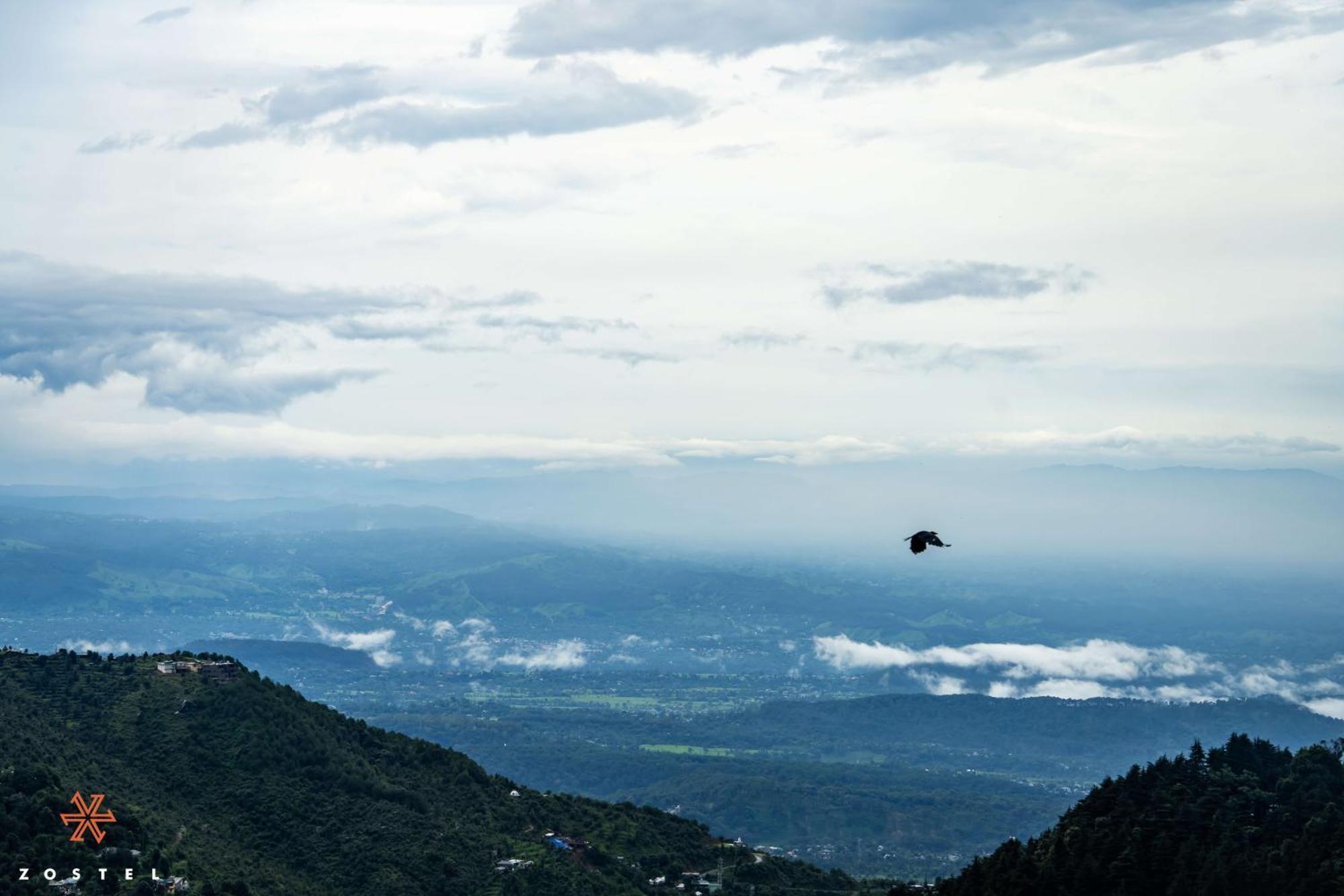 Albergue Zostel Dharamkot McLeod Ganj Exterior foto