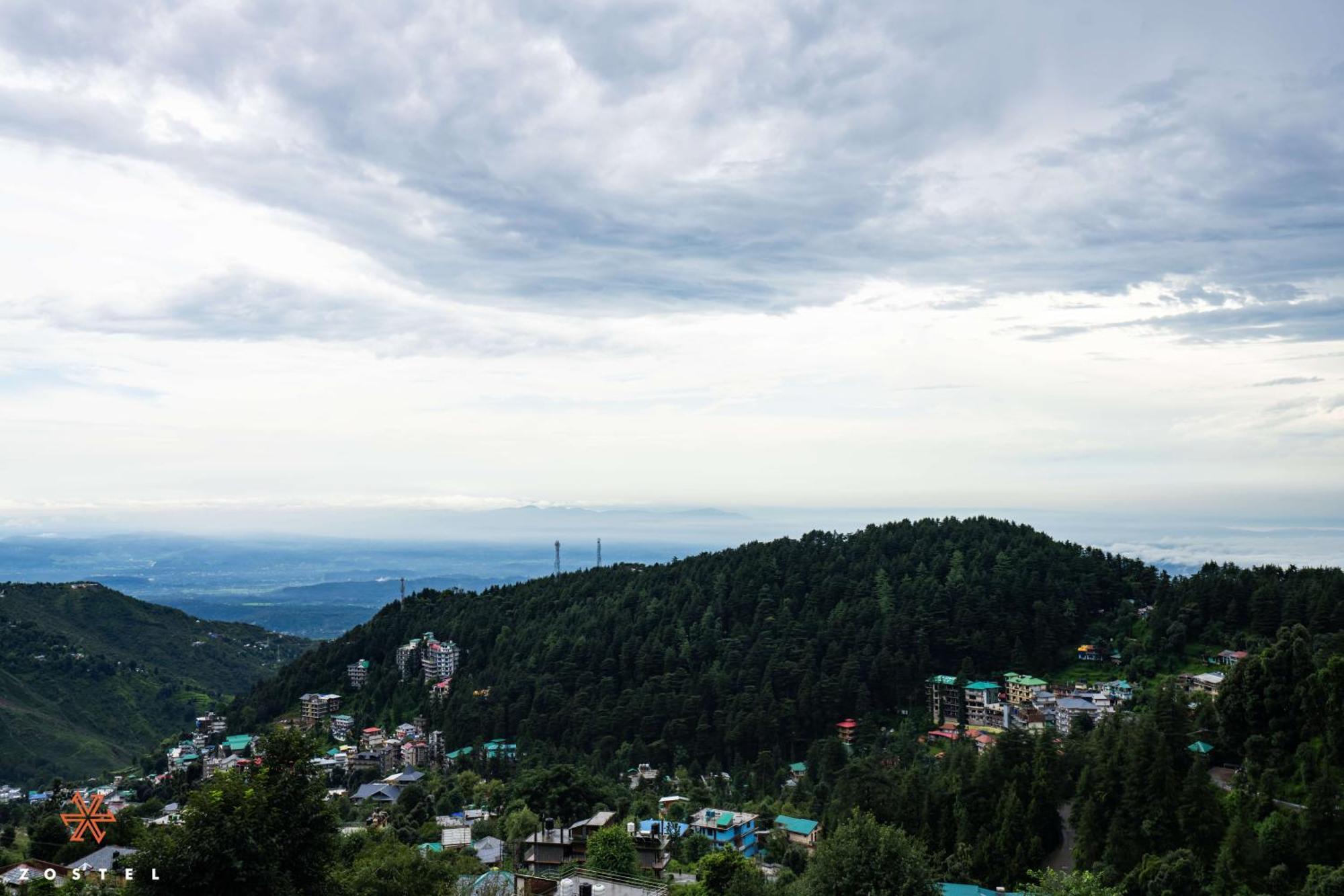Albergue Zostel Dharamkot McLeod Ganj Exterior foto