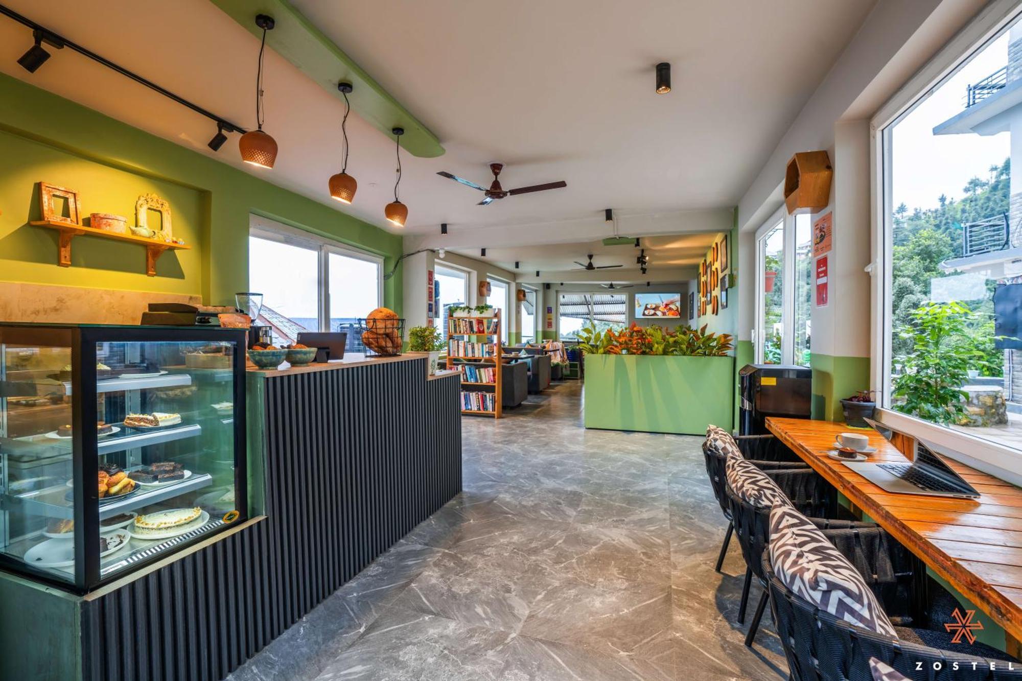 Albergue Zostel Dharamkot McLeod Ganj Exterior foto