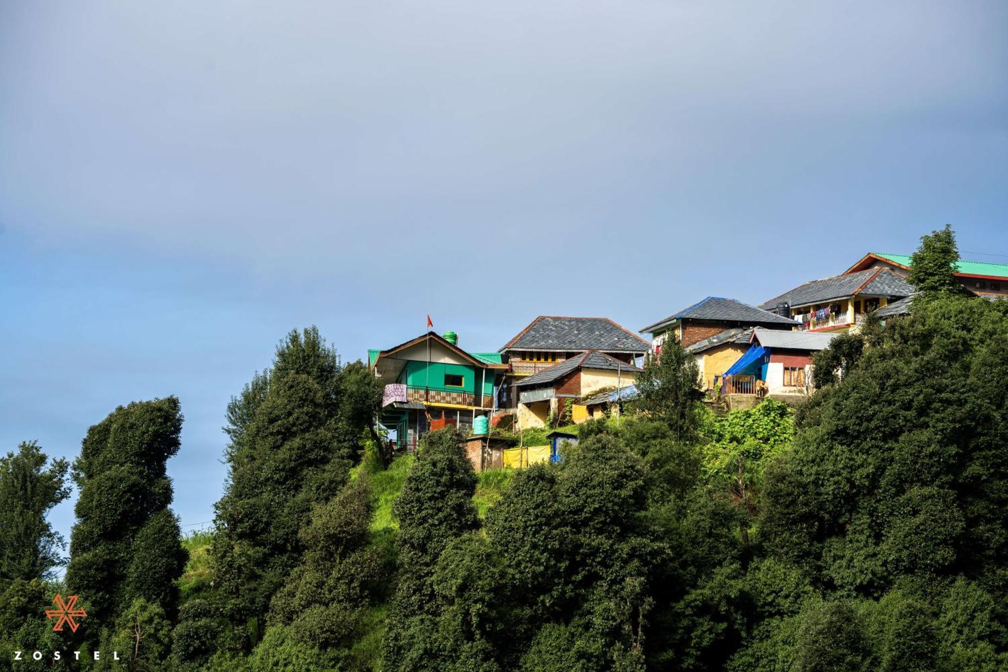 Albergue Zostel Dharamkot McLeod Ganj Exterior foto